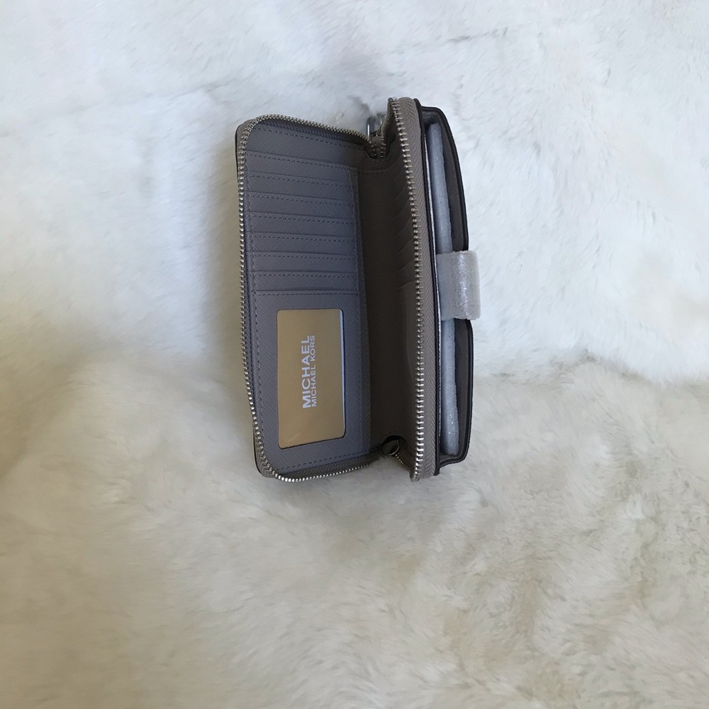 Michael Kors Jet set Travel MD ZA phone Holder - Picture 4 of 6